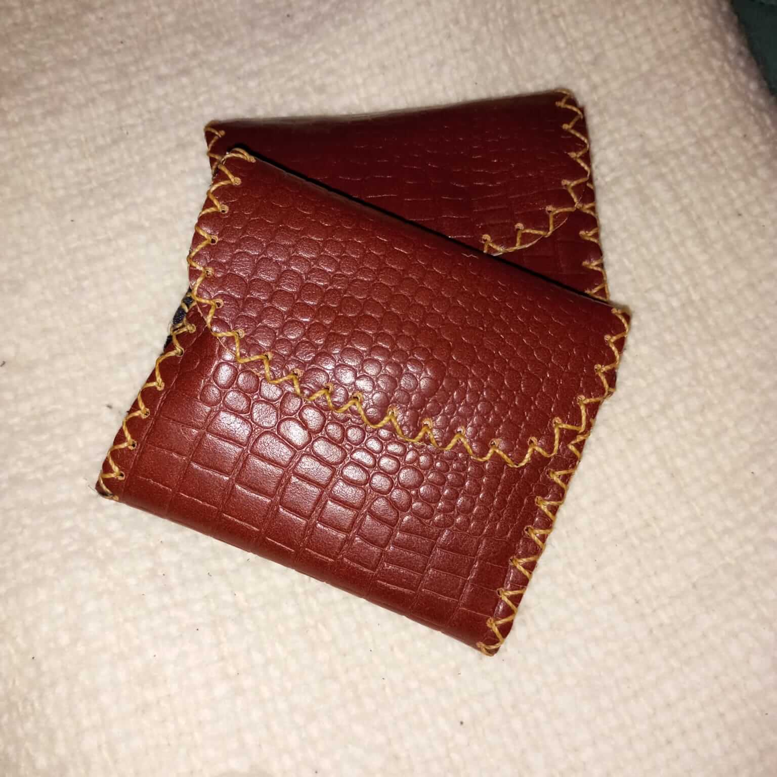 Billetera en cuero crocco marrón